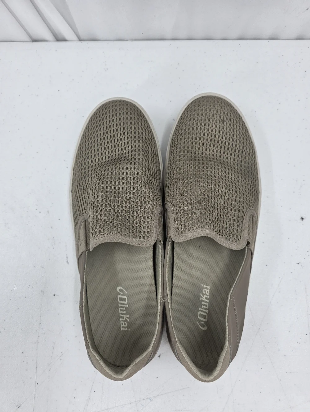 OluKai Lae‘ahi Slip-On Sneakers Mens Size 10 Clay Fabric Mesh Casual 10443-1010.